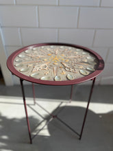 Afbeelding in Gallery-weergave laden, Sandy Beach Abalone Shell | Metalen bijzettafel