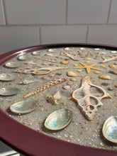 Afbeelding in Gallery-weergave laden, Sandy Beach Abalone Shell | Metalen bijzettafel