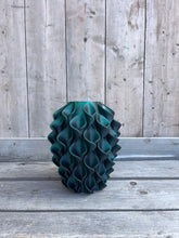 Afbeelding in Gallery-weergave laden, Lelievaas 28 cm 3D geprint zwart/donkergroen