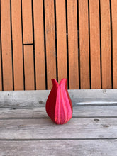 Afbeelding in Gallery-weergave laden, Tulpvaas 20cm 3D geprinte vaas rood kameleon