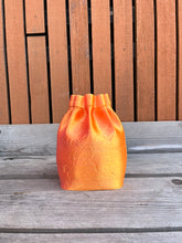 Afbeelding in Gallery-weergave laden, Bloom Bag Vaas 20cm 3D Geprinte Vaas kameleon oranje