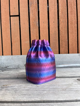 Afbeelding in Gallery-weergave laden, Bloom Bag Vaas 20cm 3D Geprinte Vaas gestreept paars