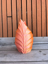 Afbeelding in Gallery-weergave laden, Tropenvaas 32cm 3D geprinte vaas kameleon oranje