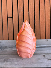 Afbeelding in Gallery-weergave laden, Tropenvaas 32cm 3D geprinte vaas kameleon oranje