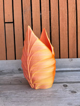 Afbeelding in Gallery-weergave laden, Tropenvaas 32cm 3D geprinte vaas kameleon oranje