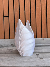 Afbeelding in Gallery-weergave laden, Tropenvaas 20cm 3D geprinte vaas zijdeglans