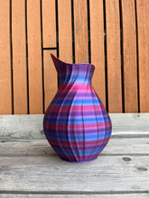 Afbeelding in Gallery-weergave laden, Bladvaas 32cm 3D geprinte vaas gestreept paars