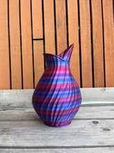 Afbeelding in Gallery-weergave laden, Bladvaas 32cm 3D geprinte vaas gestreept paars