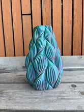 Afbeelding in Gallery-weergave laden, Cacaovaas 26cm 3D geprinte vaas kameleon zomer