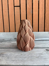 Afbeelding in Gallery-weergave laden, Cacaovaas 16cm 3D geprinte vaas brons