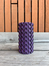 Afbeelding in Gallery-weergave laden, Cilindervaas 26cm 3D geprinte vaas kameleon paars donker