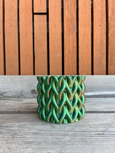 Afbeelding in Gallery-weergave laden, Cilindervaas 10cm 3D geprinte vaas kameleon groen S