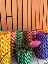 Afbeelding in Gallery-weergave laden, Cilindervaas 26cm 3D geprinte vaas kameleon paars donker