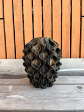 Afbeelding in Gallery-weergave laden, Lelievaas 28cm 3D geprinte vaas zwart marmerlook
