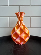 Afbeelding in Gallery-weergave laden, Golfvaas 30cm 3D geprinte vaas Kameleon Oranje