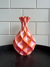 Afbeelding in Gallery-weergave laden, Golfvaas 30cm 3D geprinte vaas Kameleon Oranje