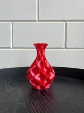 Afbeelding in Gallery-weergave laden, Golfvaas 17cm 3D geprinte vaas Kameleon Rood