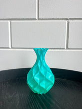 Afbeelding in Gallery-weergave laden, Golfvaas 17cm 3D geprinte vaas Mintgroen