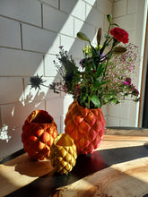 Afbeelding in Gallery-weergave laden, Kussenvaas 25cm 3D geprinte vaas rood/goud