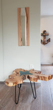 Afbeelding in Gallery-weergave laden, Epoxy salontafel | One of a Kind