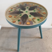 Afbeelding in Gallery-weergave laden, Peacock | Houten bijzettafel