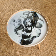 Afbeelding in Gallery-weergave laden, Ocean Beach Nantucket Island | Houten bijzettafel