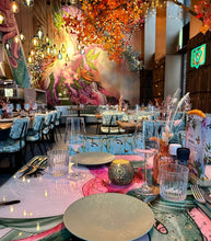 Afbeelding in Gallery-weergave laden, Epoxytafels gemaakt voor restaurant By Ami Urban Bistro