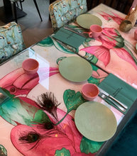 Afbeelding in Gallery-weergave laden, Epoxytafels gemaakt voor restaurant By Ami Urban Bistro