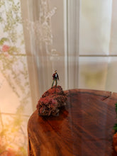 Afbeelding in Gallery-weergave laden, Tiny People Miniatuurlamp – Parachutist &amp; Fotograaf
