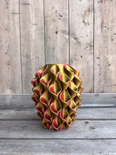 Afbeelding in Gallery-weergave laden, Lelievaas 33cm 3D geprinte vaas kameleon paars
