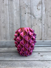 Afbeelding in Gallery-weergave laden, Lelievaas 33cm 3D geprinte vaas geel, roze, blauw
