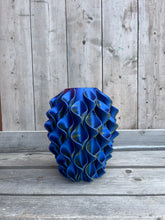 Afbeelding in Gallery-weergave laden, Lelievaas 33cm 3D geprinte vaas geel, roze, blauw
