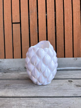 Afbeelding in Gallery-weergave laden, Kussenvaas 3D geprinte vaas zijdeglans wit M
