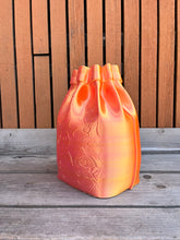 Afbeelding in Gallery-weergave laden, Tas vaas 3D Geprinte Bloem Tas Vaas kameleon oranje L
