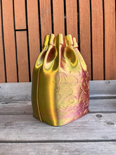 Afbeelding in Gallery-weergave laden, Tas vaas 3D Geprinte Bloem Tas Vaas kameleon paars geel L
