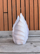 Afbeelding in Gallery-weergave laden, Tropenvaas 3D geprinte vaas zijdeglans S
