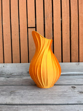 Afbeelding in Gallery-weergave laden, Bladvaas 3D geprinte vaas Kameleon Oranje L
