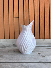 Afbeelding in Gallery-weergave laden, Bladvaas 3D geprinte vaas zijdeglans wit L
