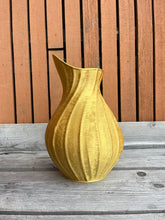Afbeelding in Gallery-weergave laden, Bladvaas 3D geprinte vaas mat goud L
