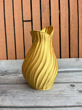 Afbeelding in Gallery-weergave laden, Bladvaas 3D geprinte vaas mat goud L
