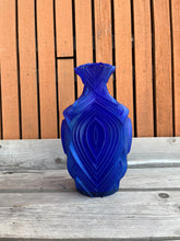 Afbeelding in Gallery-weergave laden, Retrovaas 3D geprinte vaas blauw L

