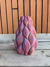 Afbeelding in Gallery-weergave laden, Cacaovaas 3D geprinte vaas kameleon paars donker L
