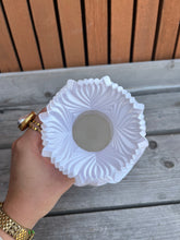 Afbeelding in Gallery-weergave laden, Retrovaas 3D geprinte vaas zijdeglans wit L
