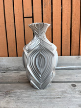 Afbeelding in Gallery-weergave laden, Retrovaas 3D geprinte vaas zilver L
