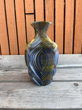 Afbeelding in Gallery-weergave laden, Retrovaas 3D geprinte vaas Kameleon grijs L
