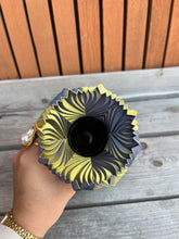 Afbeelding in Gallery-weergave laden, Retrovaas 3D geprinte vaas Kameleon grijs L
