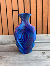 Afbeelding in Gallery-weergave laden, Retrovaas 3D geprinte vaas Kameleon groen paars L
