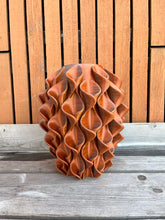 Afbeelding in Gallery-weergave laden, Lelievaas 33cm 3D geprinte vaas Kameleon herfst
