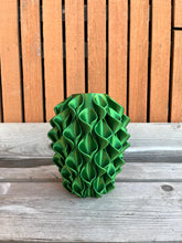 Afbeelding in Gallery-weergave laden, Lelievaas 33cm 3D geprinte vaas Kameleon oceaan
