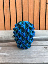 Afbeelding in Gallery-weergave laden, Lelievaas 33cm 3D geprinte vaas Kameleon oceaan
